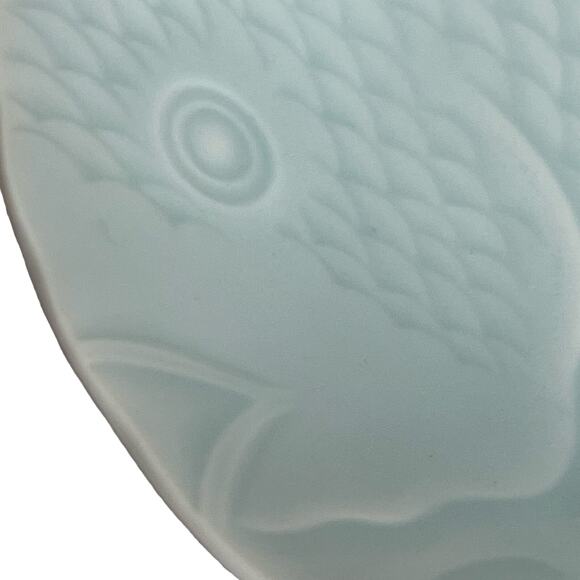 Vintage Green Celadon Embossed Koi Fish Bowl Art Pottery Dish 7 1/2 inches ￼ - Picture 4 of 6